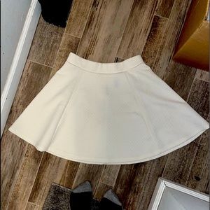 A white skirt 😇